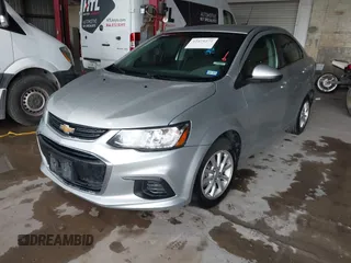 2019 Chevrolet Sonic LT z VIN 1G1JD5SB2K4144335, wystawiony jako IAAI lot #42479272 z przebiegiem 111 453 mil mil oraz . Historia ofert i sprzedaży dostępna na DreamBid. Obrazek 16.