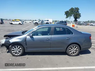 2010 Volkswagen Jetta Limited Edition with VIN 3VWRZ7AJ8AM107256, listed as a IAAI auction lot 42361571 with 110,548 mi miles and . Bid and sale history available at DreamBid. Image 15.