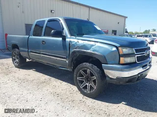 2006 Chevrolet Silverado 1500 LT2 with VIN 1GCEK19B46Z232471, listed as a IAAI auction lot 42039919 with 380,562 mi miles. Bid and sale history available at carsss.com. Image 1.