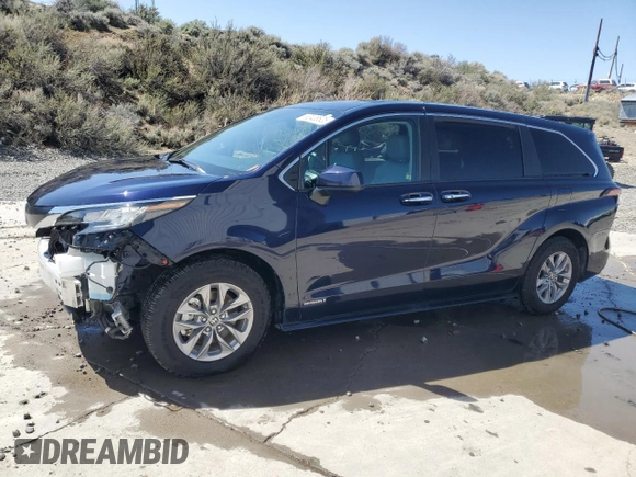 2021 Toyota Sienna XLE with VIN 5TDYSKFC8MS032403, listed as a Copart auction lot 52438625 with 48,738 mi miles and Salvage Title. Bid and sale history available at DreamBid. Image 1.