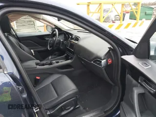 2017 Jaguar F-Pace 35t z VIN SADCS2BV5HA068252, wystawiony jako IAAI lot #42035878 z przebiegiem 74 046 mil mil oraz . Historia ofert i sprzedaży dostępna na DreamBid. Obrazek 5.