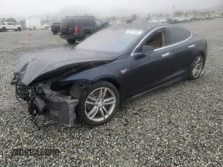 2013 Tesla Model S z VIN 5YJSA1CN5DFP13664, wystawiony jako Copart lot #48177805 z przebiegiem 116 268 mil mil oraz Szkoda całkowita • Salvage title. Historia ofert i sprzedaży dostępna na DreamBid. Obrazek 1.