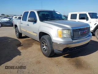 2007 GMC Sierra 1500 SLE1 z VIN 3GTEC13C47G522872, wystawiony jako IAAI lot #42220702 z przebiegiem 109 543 mil mil oraz . Historia ofert i sprzedaży dostępna na DreamBid. Obrazek 1.