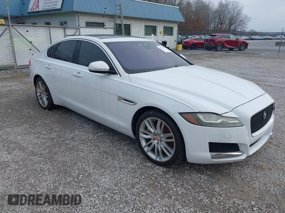 2016 Jaguar XF 35t Prestige with VIN SAJBE4BVXGCY10577, listed as a IAAI auction lot 41515540 with 60,862 mi miles. Bid and sale history available at carsss.com. Image 1.