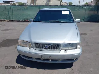 1999 Volvo S70 z VIN YV1LS55A0X2597598, wystawiony jako IAAI lot #42249040 z przebiegiem 280 390 mil mil oraz . Historia ofert i sprzedaży dostępna na DreamBid. Obrazek 6.