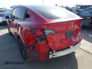 2022 Tesla Model Y Performance z VIN 7SAYGDEF0NF518740, wystawiony jako IAAI lot #41785358 z przebiegiem 50 692 mil mil oraz . Historia ofert i sprzedaży dostępna na DreamBid. Obrazek 3.