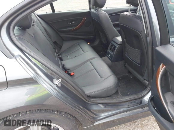 2015 BMW 3 Series 328i xDrive с VIN WBA3B5G52FNS14325, выставлен на аукционе IAAI как лот 42095241 с пробегом 95 726 миль миль и . История ставок и продаж доступна на DreamBid. Изображение 8.