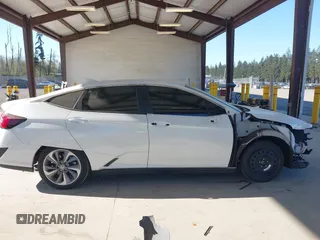 2018 Honda Clarity Plug-In Hybrid Touring with VIN JHMZC5F38JC003207, listed as a IAAI auction lot 42057987 with 35,420 mi miles. Bid and sale history available at carsss.com. Image 14.