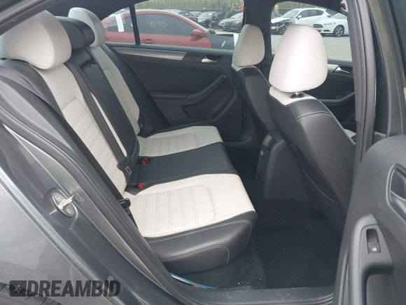 2016 Volkswagen Jetta Sport z VIN 3VWD17AJ2GM399335, wystawiony jako IAAI lot #42077435 z przebiegiem 92 284 mil mil oraz . Historia ofert i sprzedaży dostępna na DreamBid. Obrazek 8.
