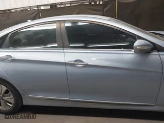 2013 Hyundai Sonata Hybrid Limited with VIN KMHEC4A48DA100753, listed as a IAAI auction lot 41993863 with 129,591 mi miles. Bid and sale history available at carsss.com. Image 13.