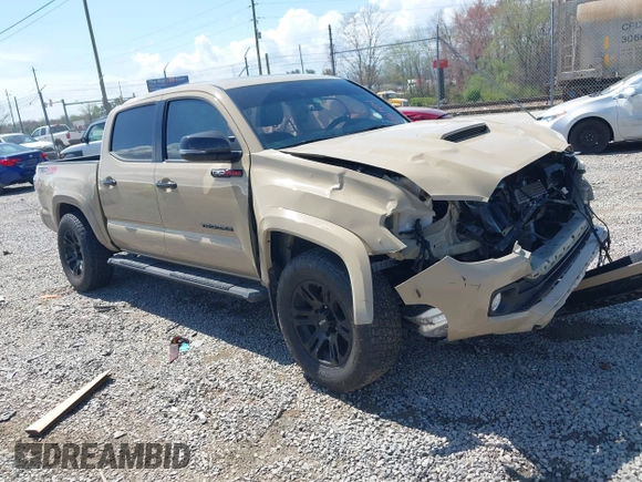 2020 Toyota Tacoma SR5 z VIN 3TMCZ5AN1LM300447, wystawiony jako IAAI lot #41961434 z przebiegiem 42 090 mil mil oraz . Historia ofert i sprzedaży dostępna na DreamBid. Obrazek 1.