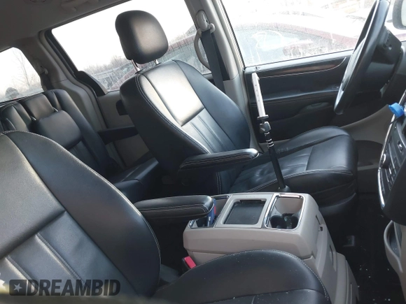 2014 Chrysler Town & Country Touring z VIN 2C4RC1BG2ER131605, wystawiony jako IAAI lot #41406423 z przebiegiem 167 567 mil mil oraz . Historia ofert i sprzedaży dostępna na DreamBid. Obrazek 5.
