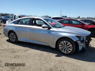 2019 Honda Accord Touring with VIN 1HGCV3F97KA018712, listed as a Copart auction lot 61665185 with 104,392 mi miles and Salvage title. Bid and sale history available at DreamBid. Image 4.