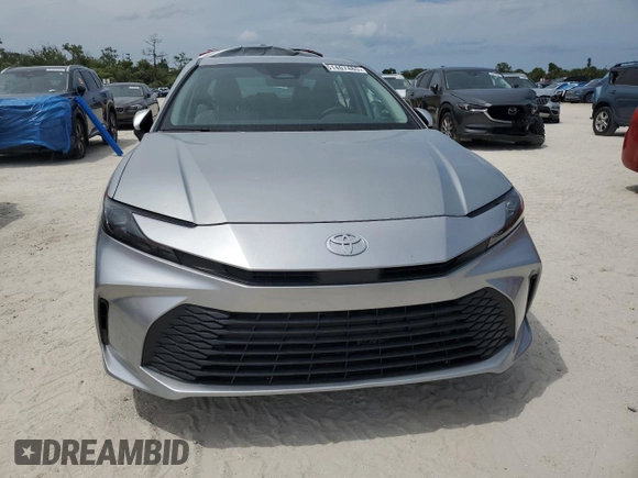 2025 Toyota Camry LE z VIN 4T1DAACK3SU022986, wystawiony jako Copart lot #51407485 z przebiegiem 6 490 mil mil oraz Szkoda całkowita • Salvage title. Historia ofert i sprzedaży dostępna na DreamBid. Obrazek 5.