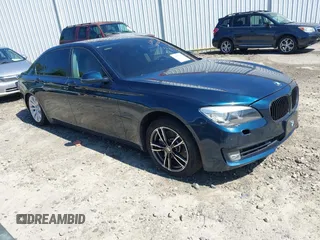 2013 BMW 7 Series 740Li z VIN WBAYE4C5XDD137459, wystawiony jako IAAI lot #42317523 z przebiegiem 140 067 mil mil oraz . Historia ofert i sprzedaży dostępna na DreamBid. Obrazek 1.