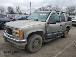 1998 GMC Yukon with VIN 1GKEK13R0WJ728697, listed as a Copart auction lot 45138855 with 283,616 mi miles and Salvage Title. Bid and sale history available at carsss.com. Image 1.