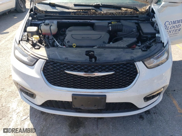 2022 Chrysler Pacifica Touring with VIN 2C4RC1FG1NR164864, listed as a Copart auction lot 68396514 with 40,941 mi miles and Salvage Title. Bid and sale history available at carsss.com. Image 12.