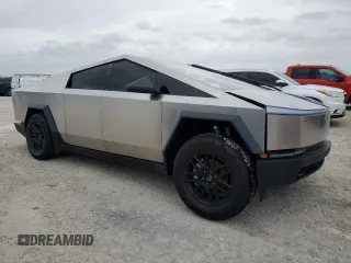 2024 Tesla Cybertruck Cyberbeast z VIN 7G2CEHEE4RA032024, wystawiony jako Copart lot #79507994 z przebiegiem 7882 mil mil oraz Tytuł czysty. Historia ofert i sprzedaży dostępna na DreamBid. Obrazek 4.