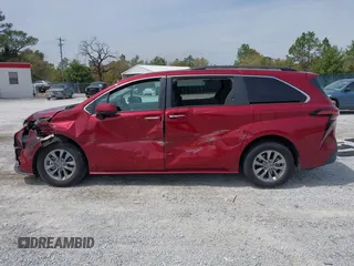 2022 Toyota Sienna XLE with VIN 5TDJRKEC4NS096888, listed as a IAAI auction lot 41901904 with 56,952 mi miles. Bid and sale history available at carsss.com. Image 14.