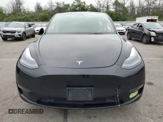 2024 Tesla Model Y Long Range with VIN 7SAYGDEE4RF198027, listed as a Copart auction lot 64008945 with 7,826 mi miles and Salvage title. Bid and sale history available at DreamBid. Image 5.