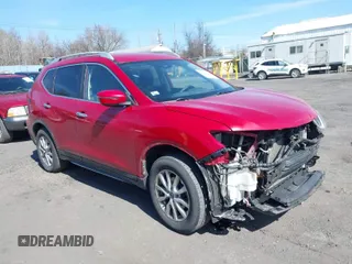 2017 Nissan Rogue S z VIN JN8AT2MV8HW268854, wystawiony jako IAAI lot #41844873 z przebiegiem 184 071 mil mil oraz . Historia ofert i sprzedaży dostępna na DreamBid. Obrazek 1.