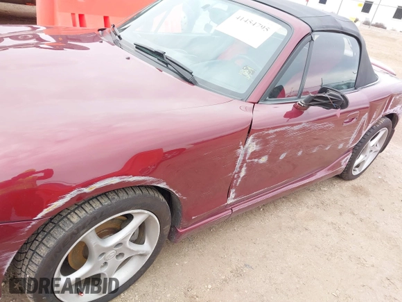2003 Mazda MX-5 Miata Cloth z VIN JM1NB353X30308589, wystawiony jako IAAI lot #41454795 z przebiegiem 110 940 mil mil oraz . Historia ofert i sprzedaży dostępna na DreamBid. Obrazek 6.