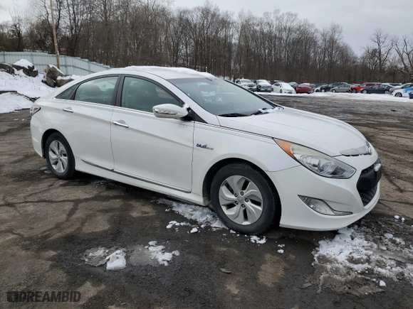 2013 Hyundai Sonata Hybrid with VIN KMHEC4A40DA075847, listed as a Copart auction lot 44607385 with 132,319 mi miles and Salvage Title. Bid and sale history available at carsss.com. Image 4.