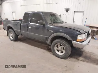 2000 Ford Ranger XLT with VIN 1FTZR15X2YPB86720, listed as a IAAI auction lot 41501141 with 211,794 mi miles. Bid and sale history available at carsss.com. Image 1.