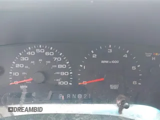 2003 Ford F-250 XL z VIN 1FTNW21L43EA90253, wystawiony jako IAAI lot #42102297 z przebiegiem Nie podano mil oraz . Historia ofert i sprzedaży dostępna na DreamBid. Obrazek 7.