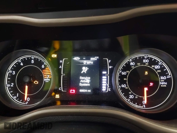 2018 Jeep Cherokee Latitude z VIN 1C4PJMCB9JD572453, wystawiony jako IAAI lot #41471831 z przebiegiem 68 634 mil mil oraz . Historia ofert i sprzedaży dostępna na DreamBid. Obrazek 7.