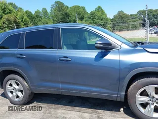 2017 Toyota Highlander Limited z VIN 5TDYZRFH5HS211505, wystawiony jako IAAI lot #42558655 z przebiegiem 127 368 mil mil oraz . Historia ofert i sprzedaży dostępna na DreamBid. Obrazek 13.