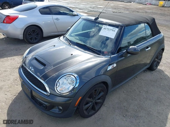 2011 MINI Cooper Convertible s with VIN WMWZP3C56BTX82699, listed as a IAAI auction lot 41723793 with 110,135 mi miles. Bid and sale history available at carsss.com. Image 6.