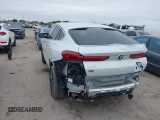 2020 BMW X6 xDrive40i z VIN 5UXCY6C09L9C52142, wystawiony jako IAAI lot #41593337 z przebiegiem 61 892 mil mil oraz . Historia ofert i sprzedaży dostępna na DreamBid. Obrazek 3.