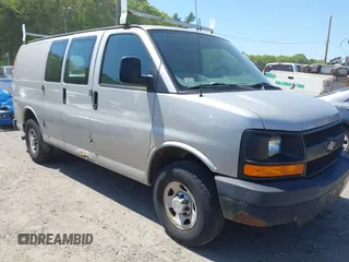 2008 Chevrolet Express Cargo z VIN 1GCGG25C981162904, wystawiony jako IAAI lot #42249765 z przebiegiem 127 662 mil mil oraz . Historia ofert i sprzedaży dostępna na DreamBid. Obrazek 1.