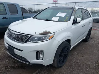2014 Kia Sorento SX with VIN 5XYKW4A77EG449963, listed as a IAAI auction lot 41963370 with 182,072 mi miles. Bid and sale history available at carsss.com. Image 17.