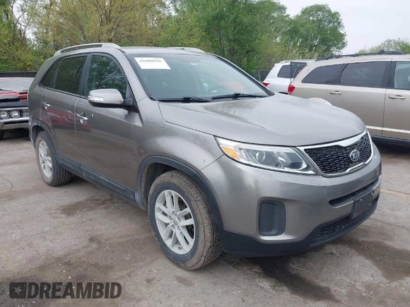 2015 Kia Sorento LX with VIN 5XYKT4A77FG601170, listed as a IAAI auction lot 42080945 with 206,689 mi miles. Bid and sale history available at carsss.com. Image 1.