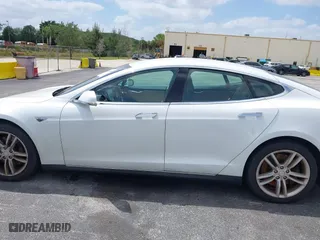 2013 Tesla Model S with VIN 5YJSA1CN2DFP17316, listed as a IAAI auction lot 42092751 with 1 mi miles. Bid and sale history available at carsss.com. Image 14.