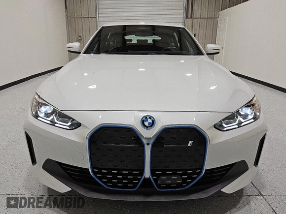 2024 BMW i4 eDrive40 z VIN WBY73AW04RFT37296, wystawiony jako Copart lot #55534975 z przebiegiem 18 786 mil mil oraz Czysty tytuł • Clean title. Historia ofert i sprzedaży dostępna na DreamBid. Obrazek 5.