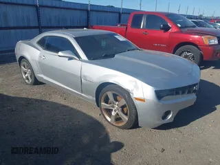 2010 Chevrolet Camaro 1LT z VIN 2G1FB1EV1A9167966, wystawiony jako IAAI lot #42014509 z przebiegiem 213 321 mil mil oraz . Historia ofert i sprzedaży dostępna na DreamBid. Obrazek 1.