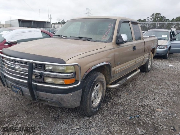 1999 Chevrolet Silverado 1500 LS with VIN 2GCEK19T0X1141250, listed as a IAAI auction lot 41542235 with 1 mi miles. Bid and sale history available at carsss.com. Image 2.