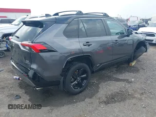 2021 Toyota RAV4 Hybrid XSE z VIN 4T3E6RFV7MU062914, wystawiony jako IAAI lot #42285928 z przebiegiem 46 639 mil mil oraz . Historia ofert i sprzedaży dostępna na DreamBid. Obrazek 4.