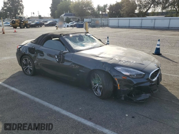 2025 BMW Z4 sDrive30i with VIN WBAHF3C05SWY41906, listed as a Copart auction lot 81129744 with 0 mi miles and Clean Title. Bid and sale history available at carsss.com. Image 4.