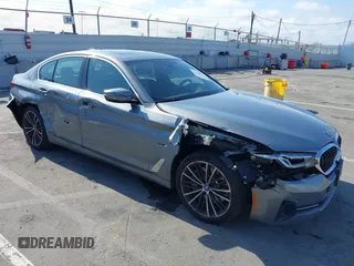 2023 BMW 5 Series 530e z VIN WBA13AG00PCM10164, wystawiony jako IAAI lot #42406603 z przebiegiem 26 770 mil mil oraz . Historia ofert i sprzedaży dostępna na DreamBid. Obrazek 6.