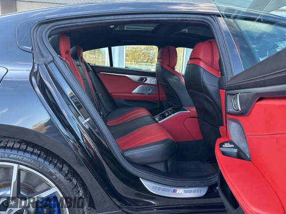 2020 BMW 8 Series M850i with VIN WBAGV8C08LBP48642, listed as a IAAI auction lot 41346377 with 141,651 mi miles. Bid and sale history available at carsss.com. Image 8.