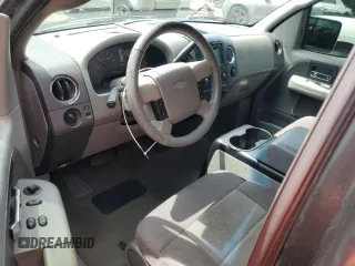 2006 Ford F-150 XL z VIN 1FTRF12206NA79563, wystawiony jako Copart lot #64452635 z przebiegiem 224 956 mil mil oraz Czysty tytuł • Clean title. Historia ofert i sprzedaży dostępna na DreamBid. Obrazek 8.
