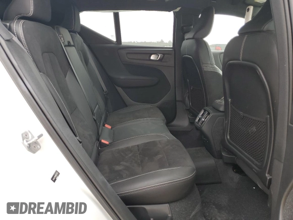 2022 Volvo XC40 R-Design z VIN YV4AC2HM9N2657130, wystawiony jako Copart lot #47513503 z przebiegiem 11 558 mil mil oraz . Historia ofert i sprzedaży dostępna na DreamBid. Obrazek 10.