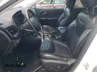 2019 Jeep Cherokee Latitude Plus z VIN 1C4PJLLB5KD406667, wystawiony jako Copart lot #62177795 z przebiegiem 131 822 mil mil oraz Szkoda całkowita • Salvage title. Historia ofert i sprzedaży dostępna na DreamBid. Obrazek 7.