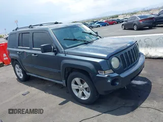 2007 Jeep Patriot Sport z VIN 1J8FF28W77D428544, wystawiony jako IAAI lot #42344100 z przebiegiem 148 312 mil mil oraz . Historia ofert i sprzedaży dostępna na DreamBid. Obrazek 1.