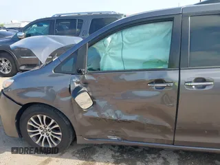 2018 Toyota Sienna XLE Auto Access Seat z VIN 5TDYZ3DC9JS949804, wystawiony jako IAAI lot #42207235 z przebiegiem 148 044 mil mil oraz . Historia ofert i sprzedaży dostępna na DreamBid. Obrazek 6.