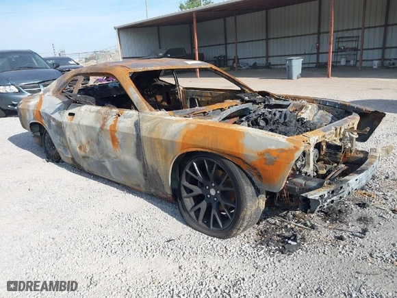 2016 Dodge Challenger SXT Plus with VIN 2C3CDZAG1GH352886, listed as a IAAI auction lot 40124109 with 1 mi miles. Bid and sale history available at carsss.com. Image 1.